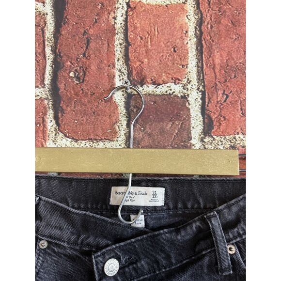 Abercrombie & Fitch SIZE 31/12 Curve Love The Dad Short High Rise in black - Picture 3 of 3